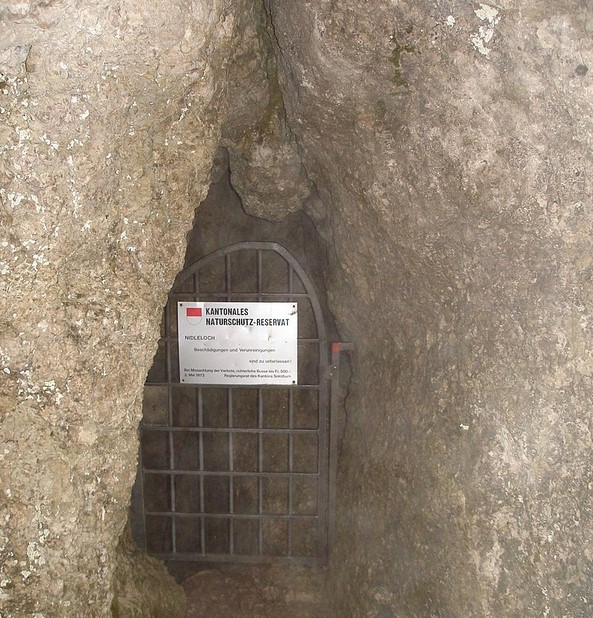 höhleneinstieg schweiz